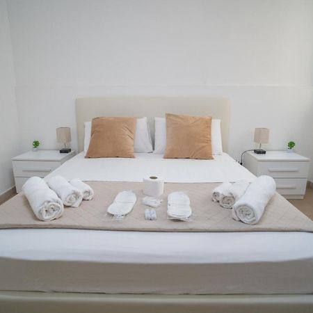 Whitehouse Bed and Breakfast Lecce Exteriör bild