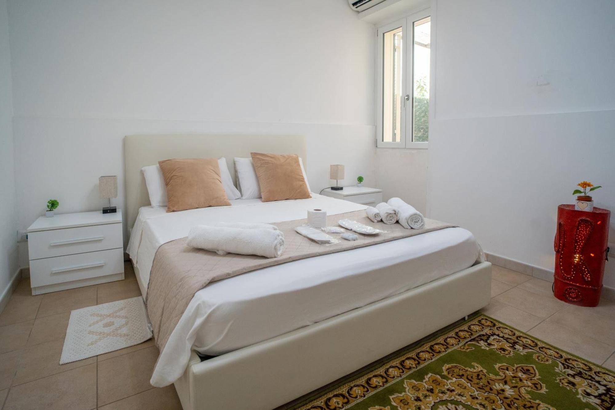 Whitehouse Bed and Breakfast Lecce Exteriör bild