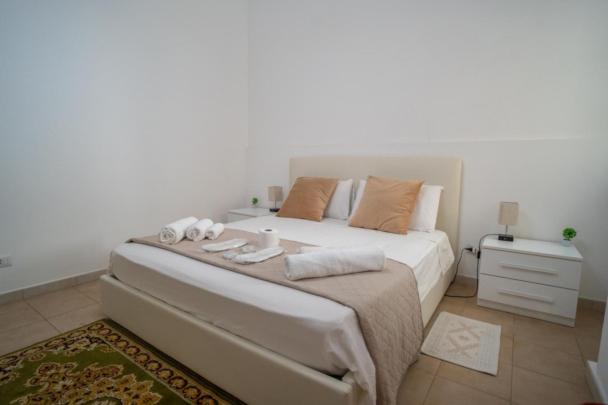 Whitehouse Bed and Breakfast Lecce Exteriör bild